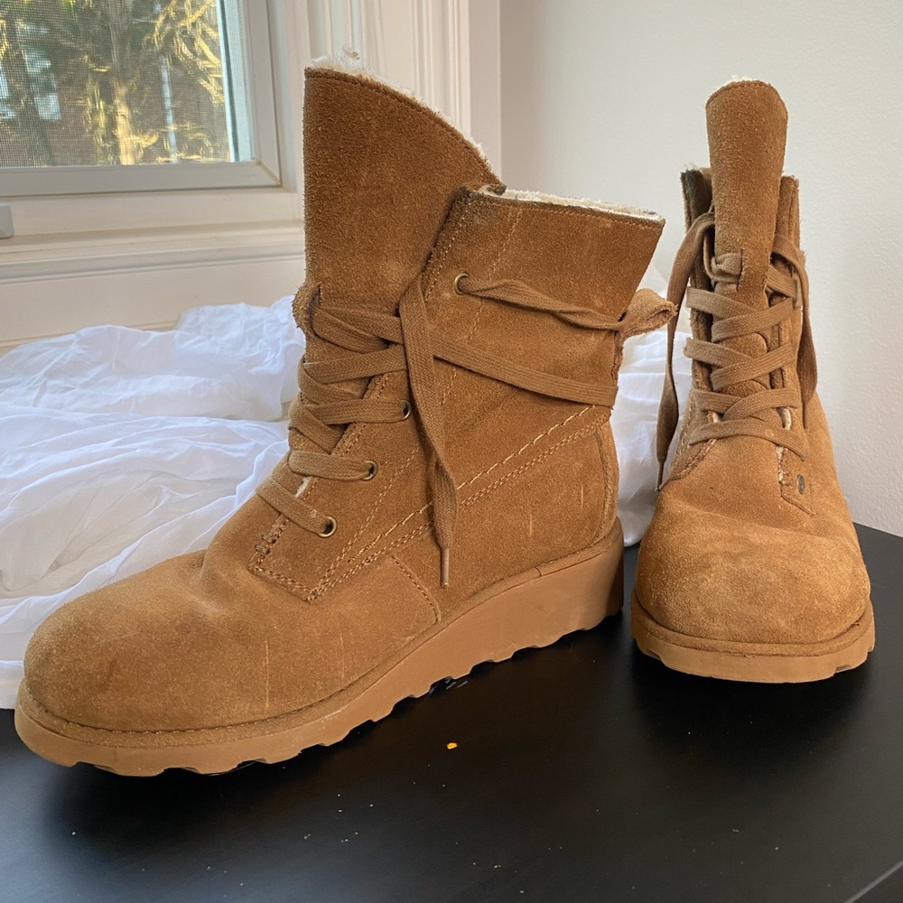 Bearpaw suede sheepskin and wool blend wedge lace up boots tan Size 8